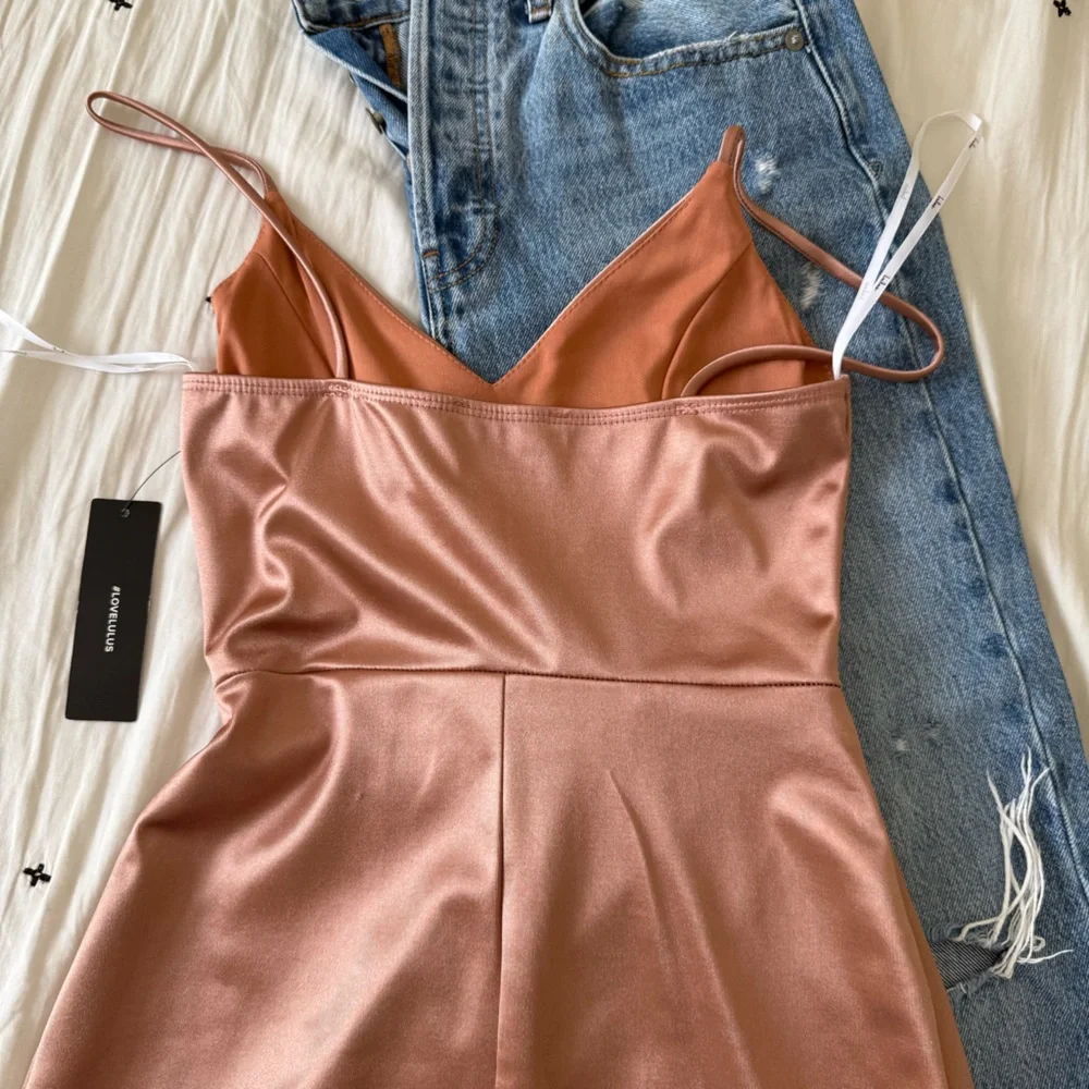 Lulu's Blush Satin Dress Size Small New with tag - Picture 6 of 6